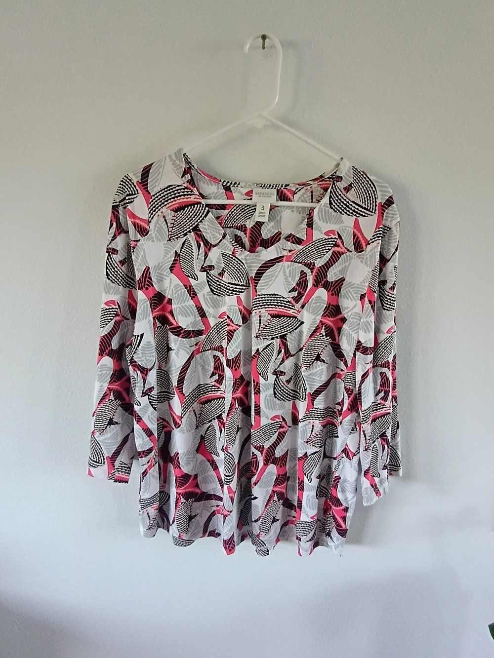 Chico’s Weekends Abstract Print Tunic Top Size 3 Pink Black Casual Blouse